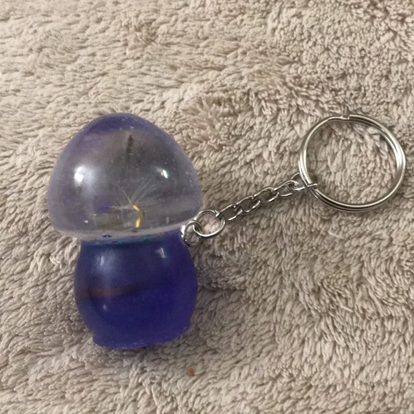 epoxy resin mushroom 🍄 keychain with shell wood heart & wishes - Picture 3 of 5